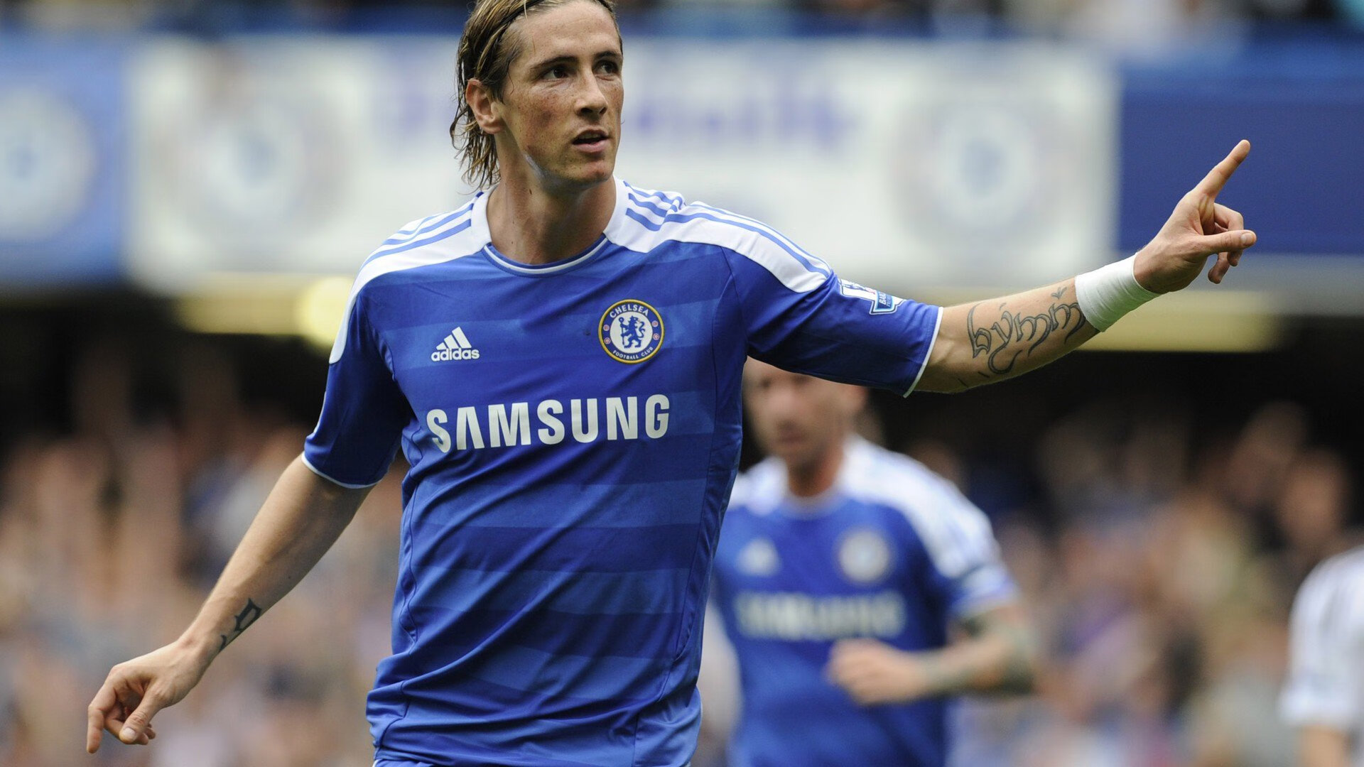 绿茵场与乒乓球台的双重奏，葡萄牙团队足球的胜利，与樊振东个人技艺的极境